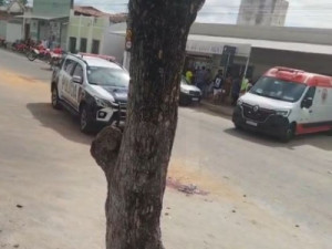 Policiais atiram na perna e prendem homem com faca que tentava invadir hospital para matar mulher