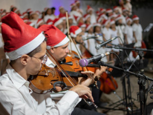 Vila da Música realiza concerto natalino com 250 músicos na Praça da Sé, em Crato