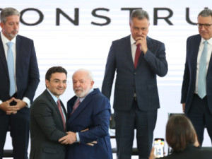 Lula anuncia saída de Celso Sabino do Turismo; União Brasil pediu cargo após expulsar ministro