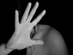 Homem preso suspeito de agredir companheira com pá em Barbalha