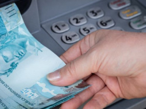 Governo publica decreto que oficializa reajuste do salário mínimo para R$ 1.621 em 2026