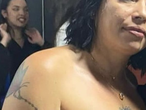 Mulher é morta após ser alvo de mais de 20 tiros disparados por homens em uma moto em SP