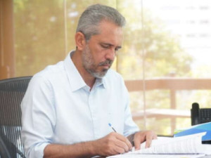 Governador Elmano de Freitas anuncia ponto facultativo para o serviço público estadual no dia 2 de janeiro de 2026