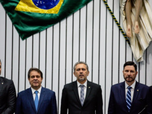 Políticos do Ceará condenam ataque dos EUA à Venezuela: 'Grave violação ao direito internacional'