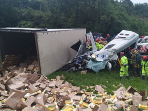 Tentativa de assalto a caminhão termina com seis mortos na BR-116, na Grande Curitiba