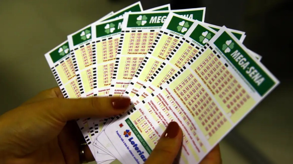 Mega-Sena não tem ganhador e prêmio sobe para R$ 13,5 milhões amanhã (10)