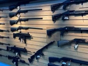Suspeitos invadem clube de tiro, furtam 50 armas de fogo e mais de 3 mil munições, no Agreste da Paraíba