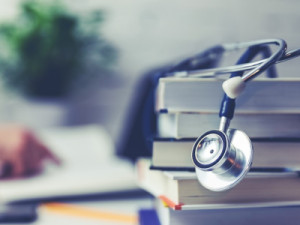 Cerca de 30% dos cursos de Medicina vão ser punidos após avaliação ruim no Enamed