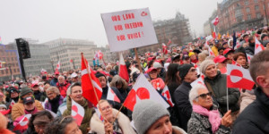 Europeu deve congelar acordo comercial com EUA em retaliação às ameaças de Trump