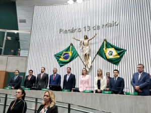 Em Mensagem Governamental na Alece, Elmano de Freitas anuncia reforço na Segurança e concurso para professores