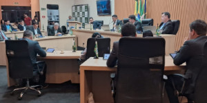 Acidentes entre veículos em frente a nova rodoviária repercutiram na reunião da Câmara; veja