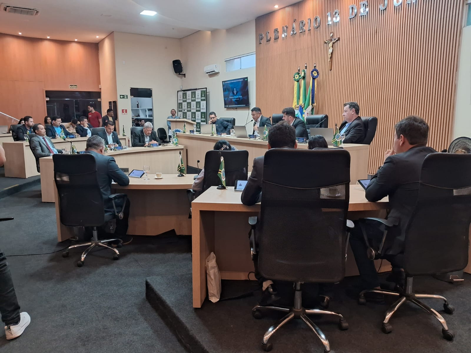 Acidentes entre veículos em frente a nova rodoviária repercutiram na reunião da Câmara; veja