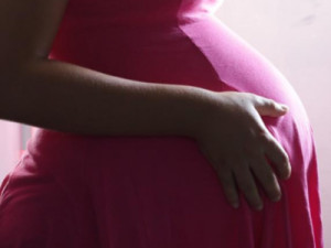 Mais de 7 mil bebês de mães adolescentes nasceram no CE entre janeiro e agosto de 2025