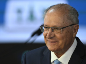 Acordo UE-Mercosul deve entrar em vigor no Brasil até o fim de maio, diz Alckmin