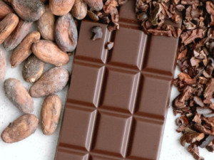 Preço do cacau cai no campo, mas chocolate seguirá caro na Páscoa; entenda