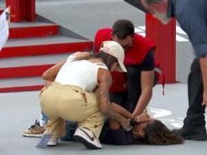 Brasileira, Rayssa Leal sofre queda no Mundial, chora ao deixar pista e vai a hospital para exame