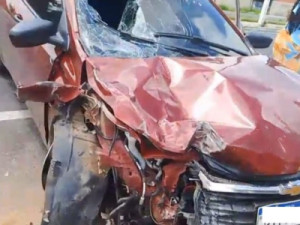 Casal morre e criança fica ferida após carro atropelar bicicleta na Grande Fortaleza