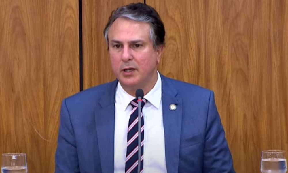 MEC visita obras de hospital universitário e inaugura creche no Ceará