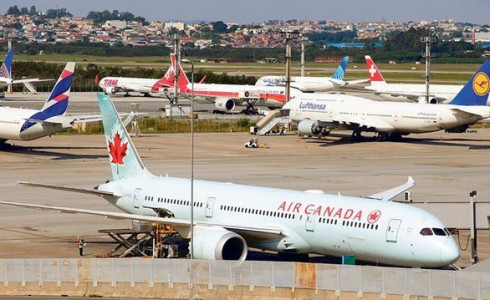 Governo estuda reduzir impostos para evitar aumento das passagens aéreas por causa da guerra no Oriente Médio