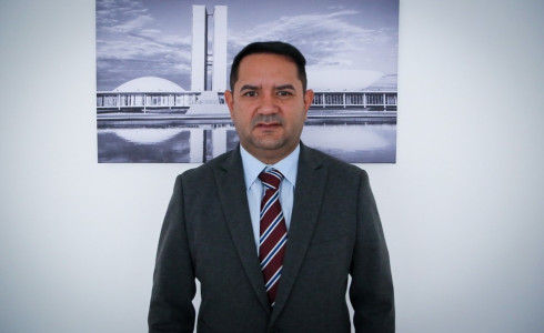 Onde está Bebeto? Político apontado como chefe de esquema de fraude a licitações no CE está foragido há mais de 1 ano