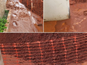 Família acorda com lama dentro de casa do saneamento básico na Avenida de Liberdade