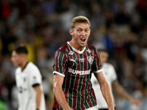 Fluminense vence o Atlético-MG e encosta na liderança