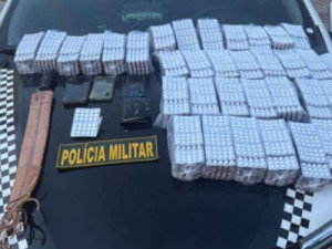 Polícia apreende quase 3 mil comprimidos de rebite e prende motorista suspeito no CE