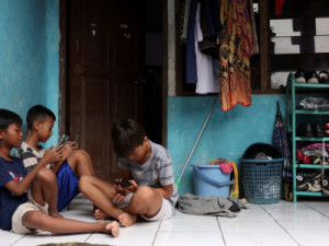 Indonésia passa a barrar menores nas redes sociais a partir deste sábado e afeta quase 70 milhões