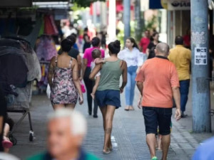 Ceará terá ponto facultativo na quinta-feira santa, 2 de abril, determina governador Elmano de Freitas