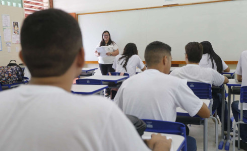Governo paga reajuste de 5,4% aos professores, com retroativo de janeiro e fevereiro