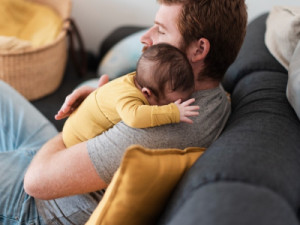 Licença-paternidade ampliada não vale de imediato; veja quando regra chega a 20 dias