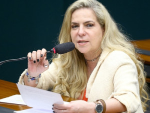 Luizianne Lins deixa o PT após 37 anos e se filia à Rede Sustentabilidade
