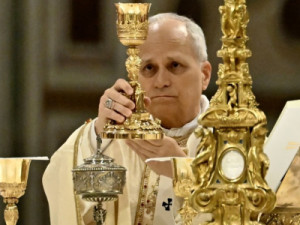 Sob a sombra da guerra, Papa Leão XIV celebra sua primeira Páscoa