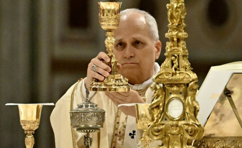 Sob a sombra da guerra, Papa Leão XIV celebra sua primeira Páscoa