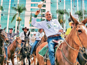 Entrada de Caiado na corrida presidencial atrai o agronegócio e esfria adesão a Flávio Bolsonaro