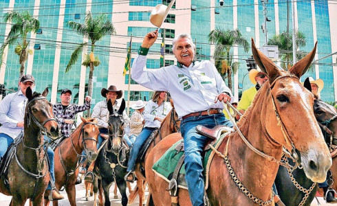 Entrada de Caiado na corrida presidencial atrai o agronegócio e esfria adesão a Flávio Bolsonaro