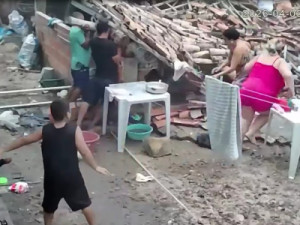 Telhado desaba sobre família em Granja, no Ceará, e deixa 10 feridos