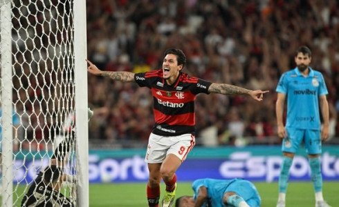 Flamengo vira sobre o Santos no Maracanã e volta a vencer no Brasileirão