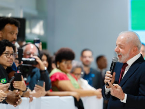 Lula diz que vai incluir estudantes com pendências no Fies em programa de renegociação