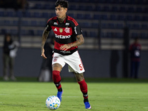 Pulgar, do Flamengo, é punido pelo STJD com quatro jogos de suspensão
