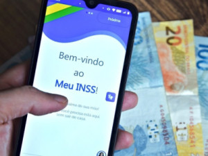 INSS começa a pagar 13º dos aposentados e pensionistas hoje; veja quem recebe e calendário