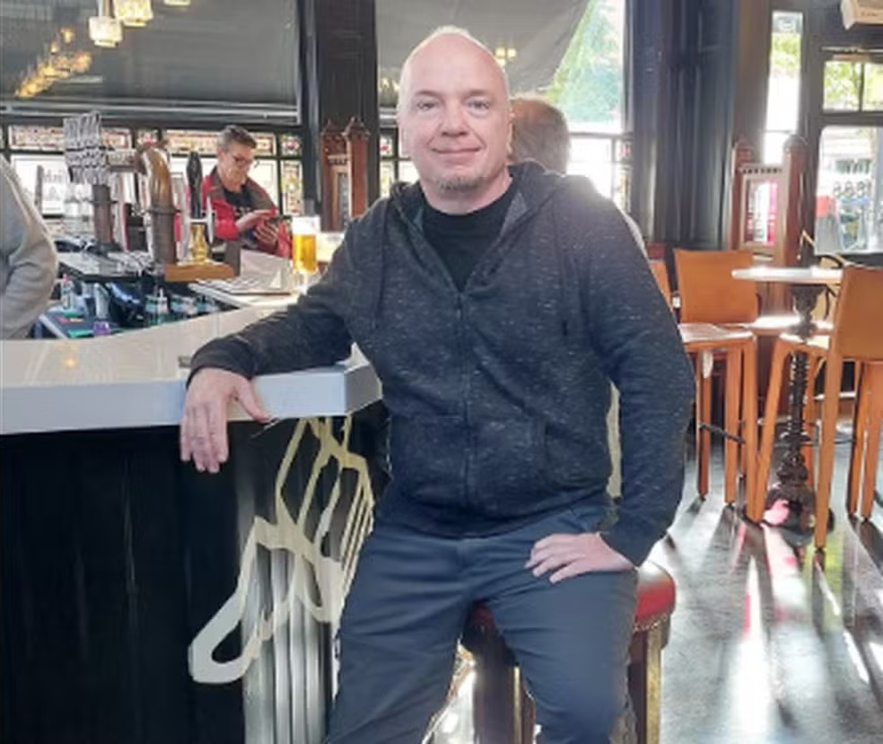 Doador de sêmen que afirma ter gerado 180 filhos perde batalha judicial para ser reco-nhecido como pai de criança