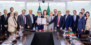 Lula assina decreto que promulga acordo Mercosul–UE e conclui ratificação brasileira do tratado após 27 anos de negociações