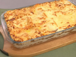 Lasanha de carne moída com molho branco da Talitha Morete
