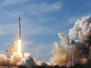 Mistério no espaço sideral: pedaço esquecido de foguete da SpaceX pode colidir com a Lua; saiba quando