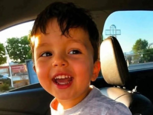 Esquecido por mais de 12 horas em carro a 33°C, menino de 3 anos morre no México; mãe é investigada