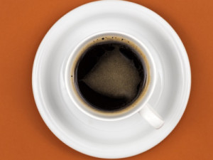 Vai um cafezinho aí? Cientistas descobrem como bebida age no intestino e no cérebro; entenda