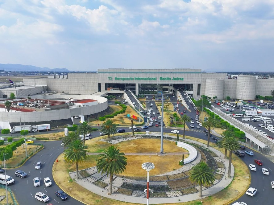 Copa do Mundo: aeroporto tem vazamento de esgoto e desabamente de parte do teto às vésperas do mundial