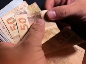 Trabalho eleva renda do brasileiro e rendimento bate recorde de R$ 3.367 em 2025