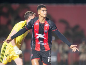 Vitória vence o Internacional no Barradão e volta à primeira parte da tabela